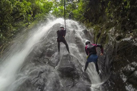 Roseau: Canyoning Discovery Tour