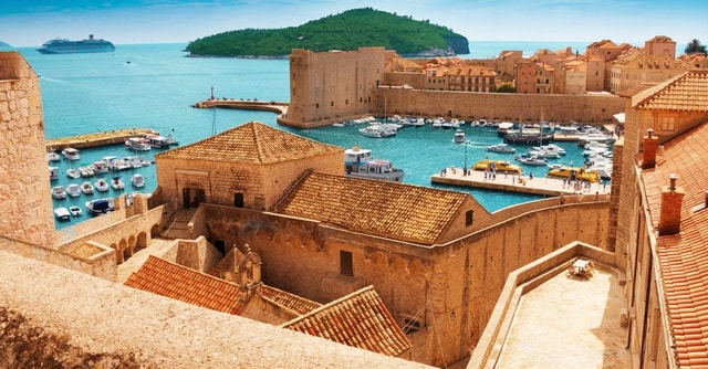 Dubrovnik: Old Town and City Walls Guided Walking Tour