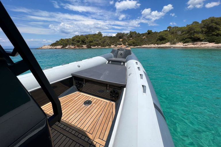 Porto Heli : visite des joyaux cachés à bord d'un bateau pneumatique avec arrêts pour nagerA la découverte des joyaux cachés : Une excursion d'une journée à partir de Porto Heli