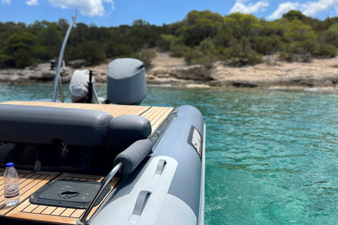 Porto Heli : visite des joyaux cachés à bord d'un bateau pneumatique avec arrêts pour nagerA la découverte des joyaux cachés : Une excursion d'une journée à partir de Porto Heli