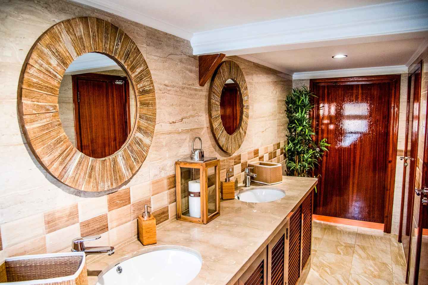 파포스: 코랄 베이 요트 크루즈 완벽 체험