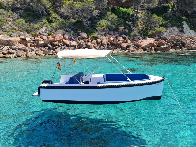 Visit Santa Ponsa Private Boat Rental with No Licence Necessary in Palma, Mallorca
