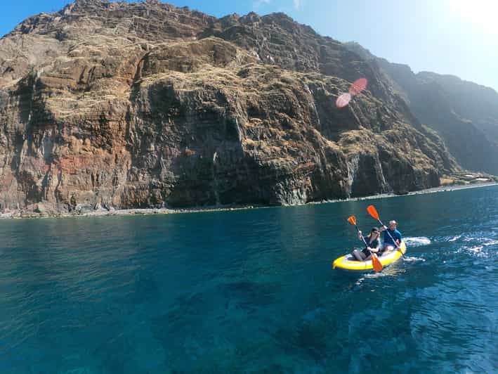 Câmara de Lobos tour guidato privato in kayak a Madeira GetYourGuide