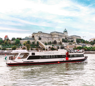 Budapest: Daytime Cruise with Tokaj Premium Frizzante