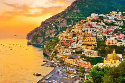 Amalfi : Excursion en bateau en petit groupe sur la côte amalfitaine au coucher du soleil