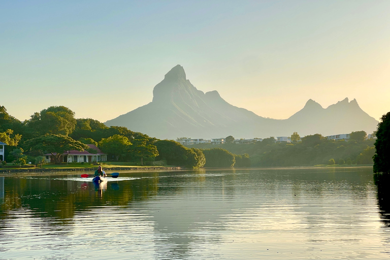 Mauricio: tour guiado en kayak por el río TamarinMauricio: tour guiado en kayak al atardecer en el río Tamarin