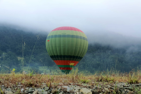 Pokhara : Montgolfière à PokharaPokhara : Montgolfière