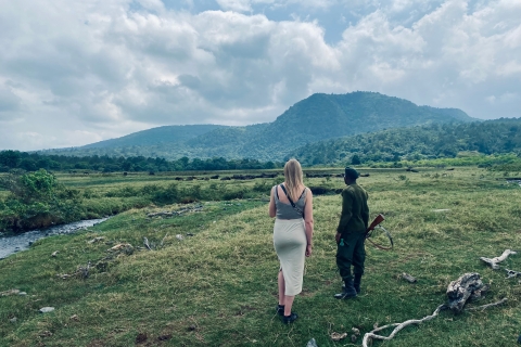 Excursión de un día al Parque Nacional de Arusha con un safari a pie