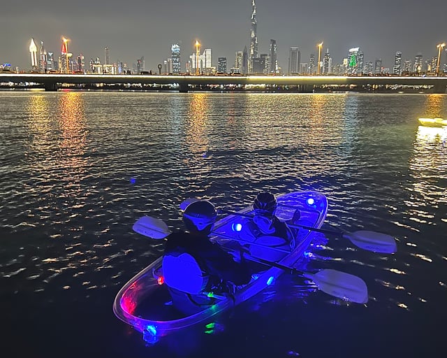 Dubai: Kajaktour bei Nacht