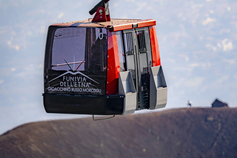 Monte Etna: Bilhete de ida e volta de teleférico e ônibus 4x4Ingresso para o teleférico e o ônibus 4x4