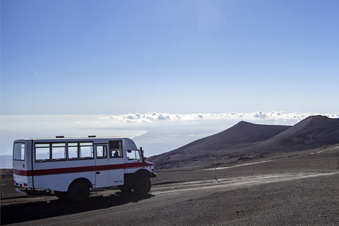 L&#039;Etna: Biglietto andata e ritorno per funivia e autobus 4x4Biglietto per funivia e autobus 4x4