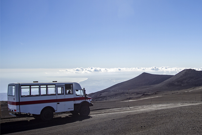 Monte Etna: Bilhete de ida e volta de teleférico e ônibus 4x4Ingresso para o teleférico e o ônibus 4x4