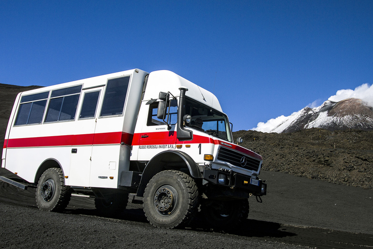 Monte Etna: Bilhete de ida e volta de teleférico e ônibus 4x4Ingresso para o teleférico e o ônibus 4x4