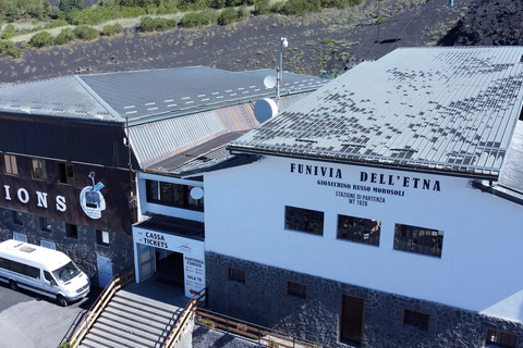 Monte Etna: Bilhete de ida e volta de teleférico e ônibus 4x4Ingresso para o teleférico e o ônibus 4x4