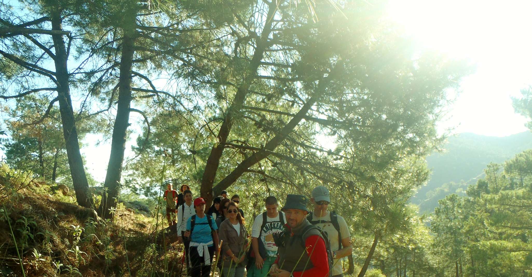 Private group.Hiking and bathing in natural pools - Housity