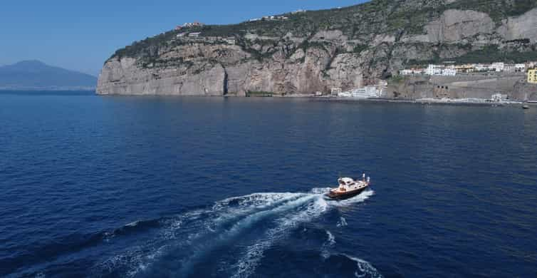 Capri Tour In Barca Della Grotta Azzurra E Dei Faraglioni Getyourguide