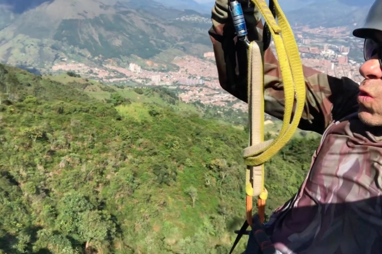 Medellin: Tagesausflug zum privaten Zipline- und Wasserfall-Trekking