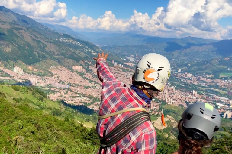 Medellin: excursion d'une journée à la tyrolienne privée et à la cascade