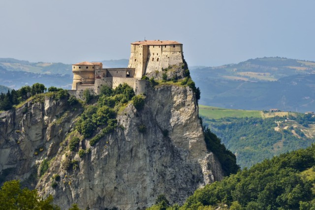 Visit San Leo Fortress Entry Ticket and Cagliostro's Prison in Santarcangelo di Romagna