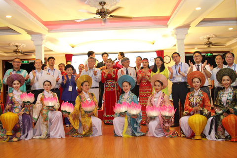 Ho Chi Minh: Dinner Cruise Small Group Tour On Saigon River