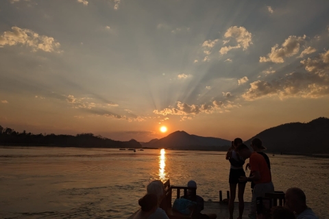 Halve dag Mekong Cruise naar Pak Ou Caves (ochtend / middag)Gezamenlijke middagcruise op de Mekong bij zonsondergang