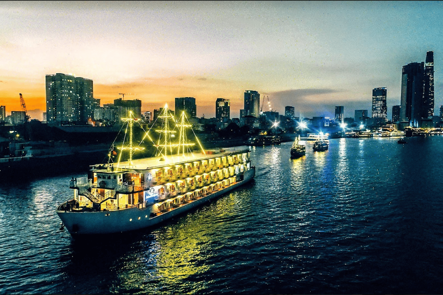 HCMC: Saigon River Dinner Cruise With Transfer - Scooter Transfer with Sightseeing & Buffet