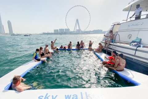 Dubai: Paseo en Yate y Tobogán, Natación y Snorkel con Almuerzo Barbacoa
