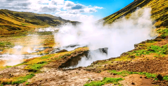 From Reykjavik: Helicopter Tour to Hengill with Landing