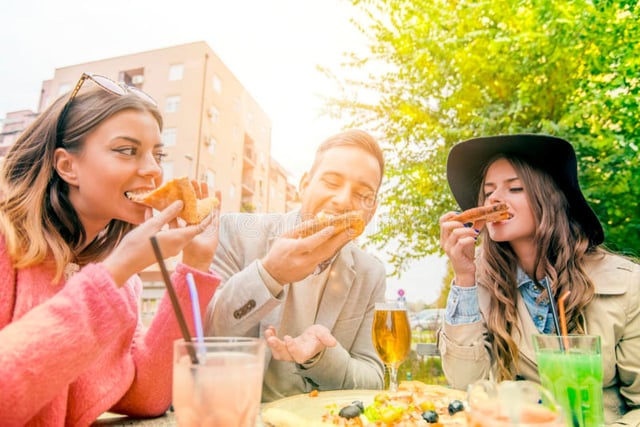 Amsterdam: Private Luxury Cruise with Pizza and Drinks