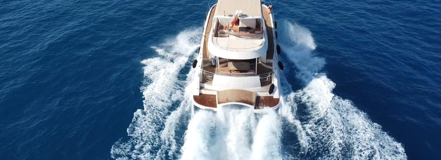 Puerto del Carmen : visite privée en catamaran au coucher du soleil avec boissons