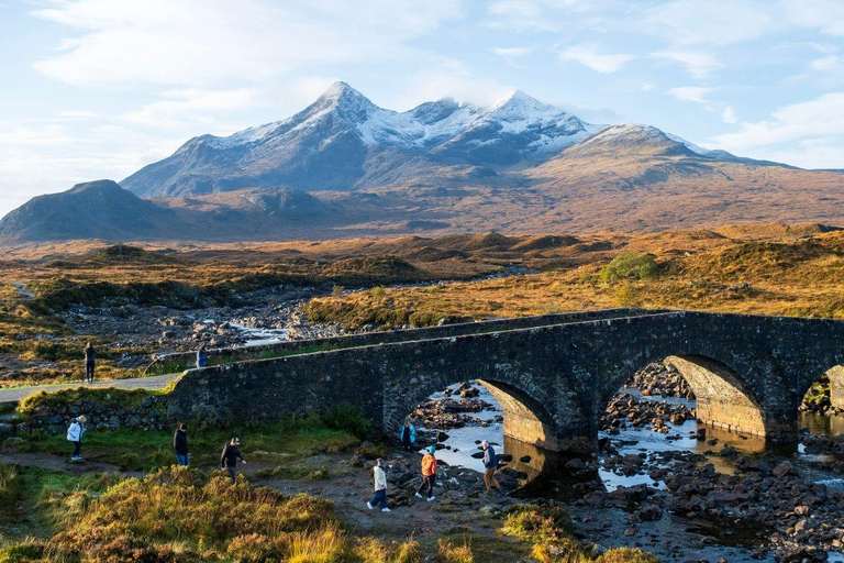 Edimburgo: Excursão de 3 dias de 18 a 40 anos pelas Terras Altas da Escócia e Skye