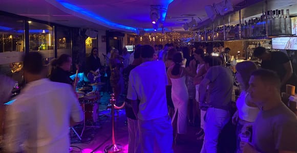 Marbella: Puerto Banus Club Tour including Drink and three clubs
