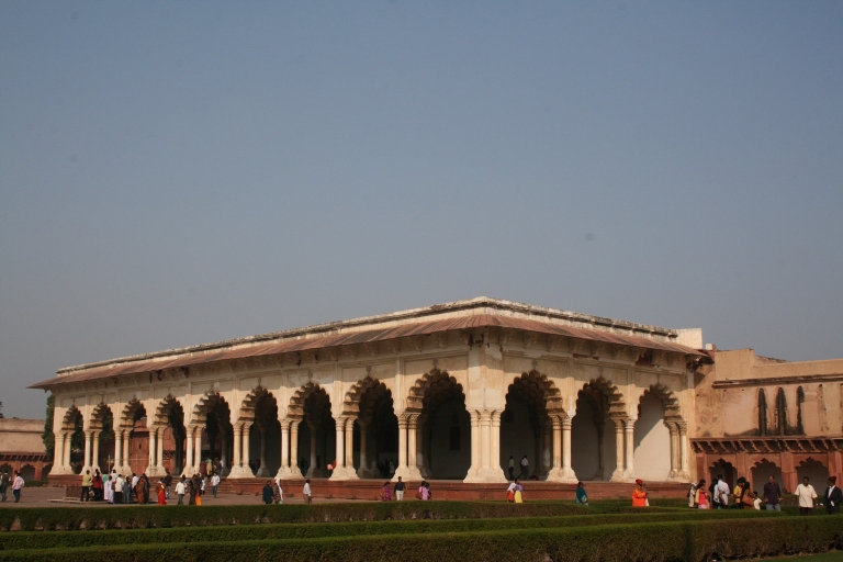 Von Agra aus: Skip The Line Taj Mahal & Agra Fort Private TourFahrer, Transport und Reiseleiter