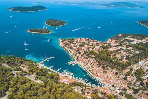 Da Spalato: barca privata per Trogir, Laguna Blu e 3 isole