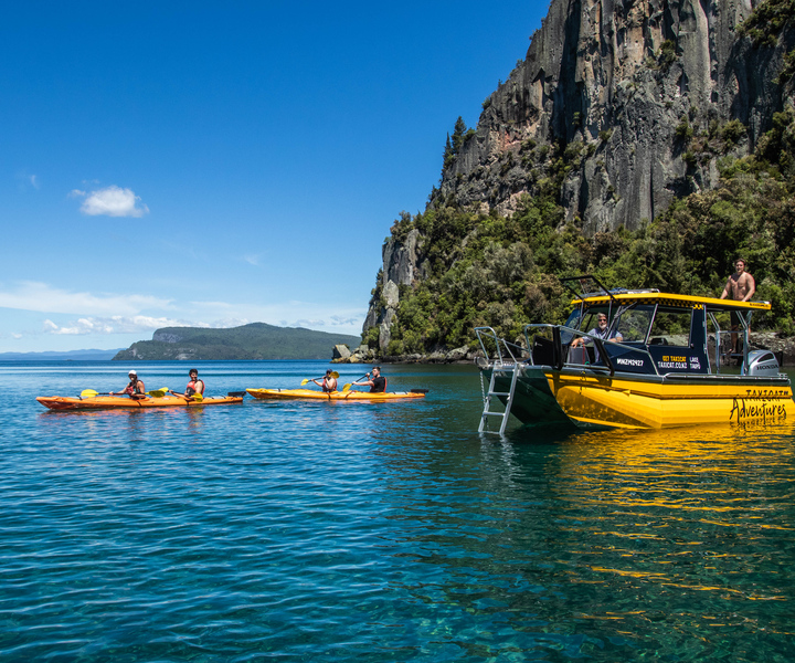 Kinloch: Lake Taupo Catamaran Cruise with Paddleboarding