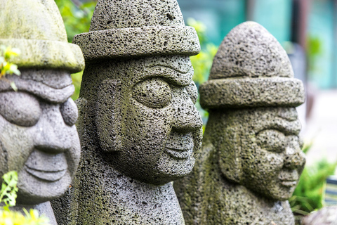 Île de Jeju : Journée complète de visite guidée en voiture privée personnalisableVisite en camionnette (jusqu&#039;à 7 personnes)