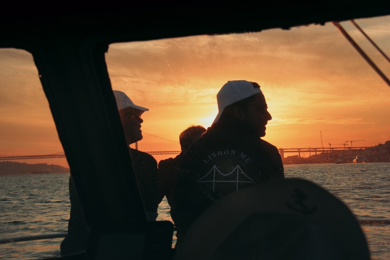 Boot Lissabon Sightseeing Tagus Fluss | Essen&Getränke | TauchenLissabon Me Bootstouren Sonnenuntergang erleben