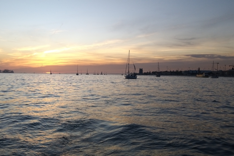 Boot Lissabon Sightseeing Tagus Fluss | Essen&Getränke | TauchenLissabon Me Bootstouren Sonnenuntergang erleben