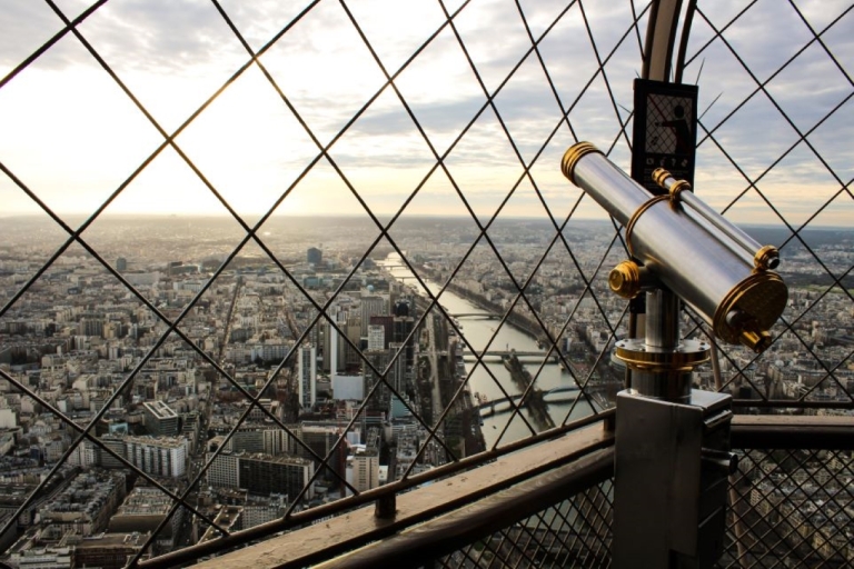 Tour Eiffel : accès direct au sommet et croisière nocturnesParis : accès direct au sommet de la Tour Eiffel et croisière de nuit