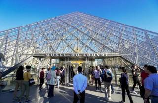 Paris: Besuch des Eiffelturms mit Gipfel, Louvre und Kreuzfahrt