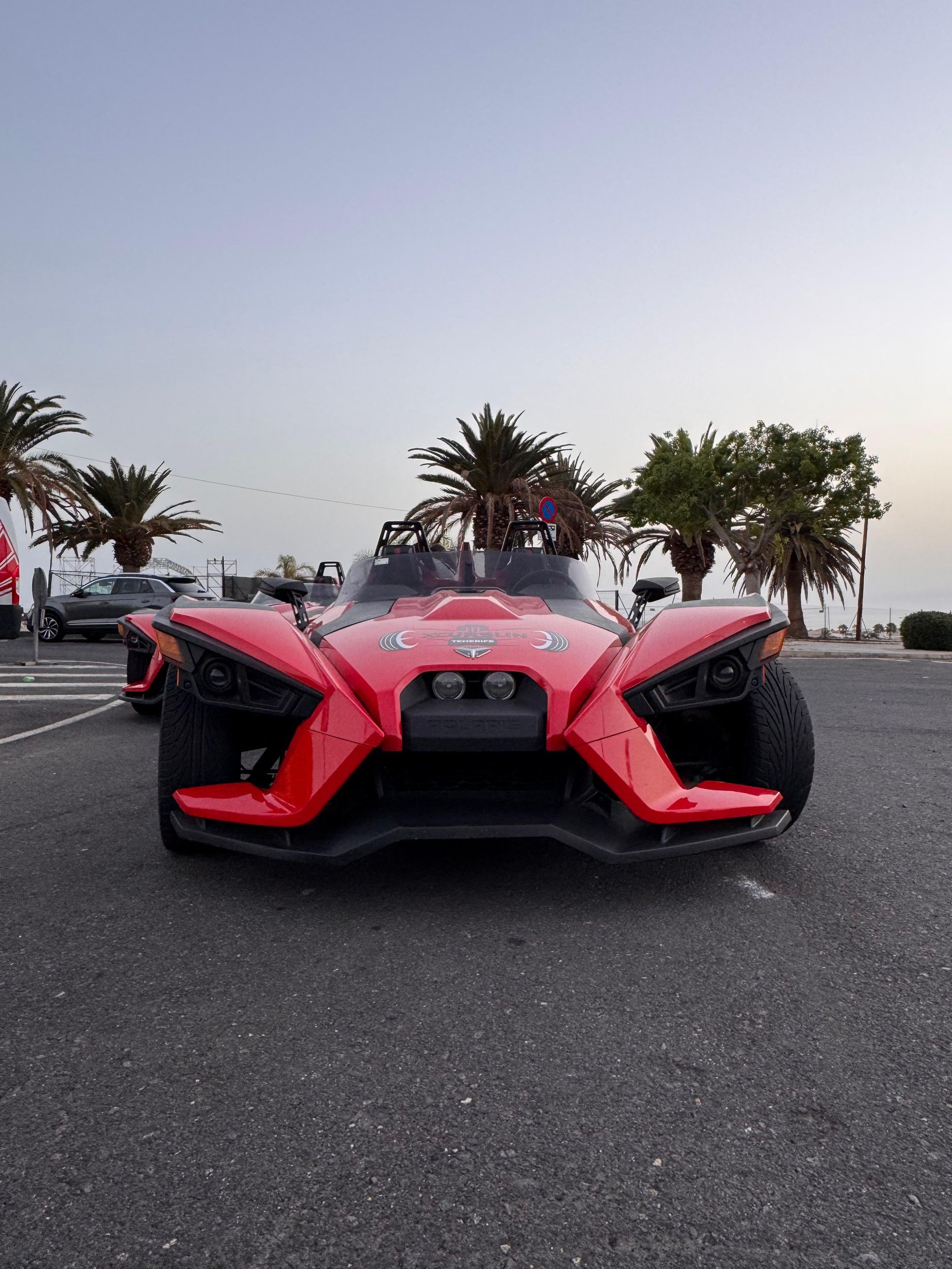 Teneriffa: Slingshot-Selbstfahrertour durch die Stadt bei Sonnenuntergang