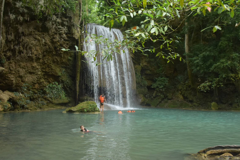 Från Bangkok: Erawan vattenfall &amp; Kanchanaburi privat turFrån Bangkok: Erawan Waterfall &amp; Kanchanaburi Private Tour