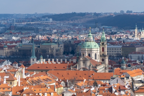 Praag: wandeltocht kasteelterrein en hoogtepunten met tram