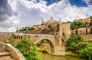 Madrid: Tagesausflug nach Toledo mit Weinkellerbesuch und Weinverkostung