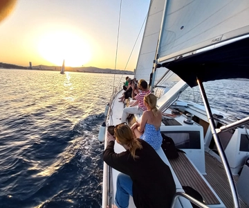 Barcelona: Luxury Private Sunset Yacht Cruise