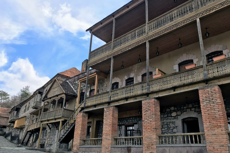 Desde Tiflis Tour de día completo a Armenia por Dilijan y el lago SevanVisita privada