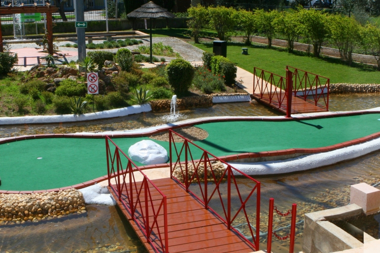 Vilamoura: rodzinna gra w golfaVilamoura: Gra w rodzinnym parku golfowym na 2 polach (36 dołków)
