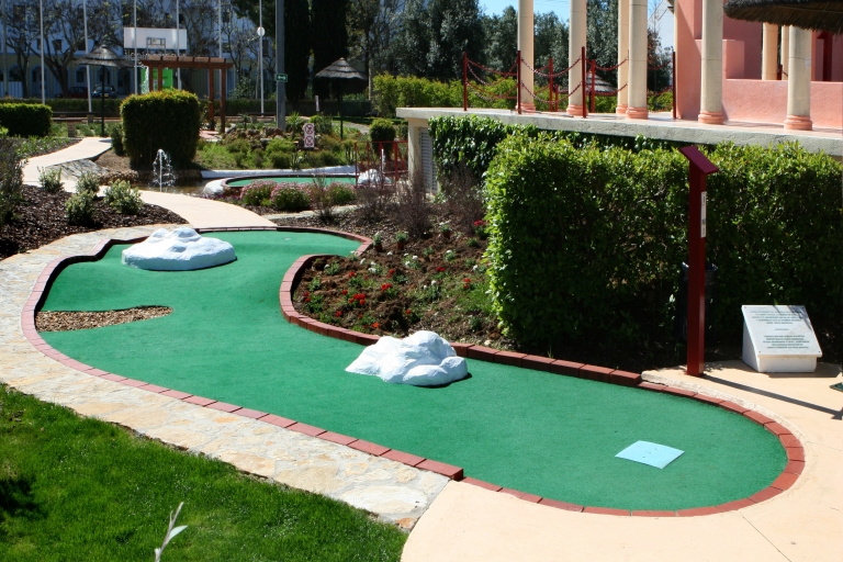 Vilamoura: rodzinna gra w golfaVilamoura: Gra w rodzinnym parku golfowym na 2 polach (36 dołków)