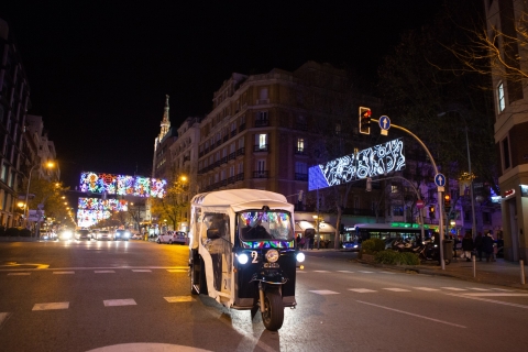 Madryt: Wycieczka po lampkach świątecznych prywatnym elektrycznym Tuk-TukMadryt: Prywatna wycieczka z lampkami świątecznymi w Electric Tuk-Tuk