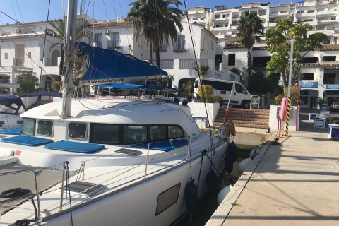 Granada y Costa Tropical: Viaje en catamarán de lujo con almuerzo